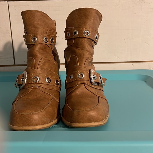 Tan embellished ankle booties - Picture 4 of 5